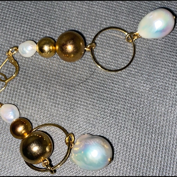 Free People Jana Hoop Pearl Earrings NWOT - Picture 3 of 7
